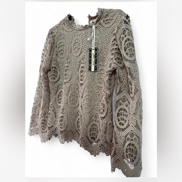 Ultra Pink Lace Blouse in Cream - Picture 4 of 11